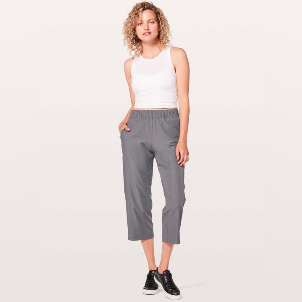 Lululemon Next Move Crop *23"
Nebula